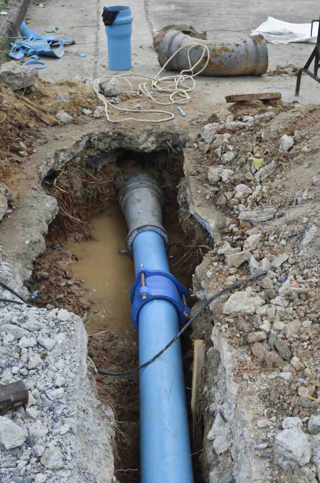 Repair the broken pipe with replace new
